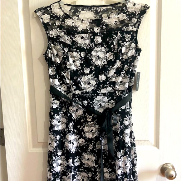 Dresses & Skirts - NWT Cardalite Petite Large lace black white floral Tank dress ribbon